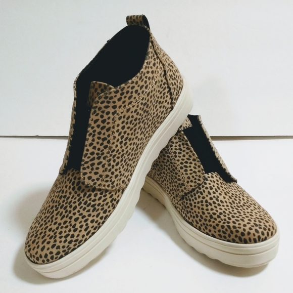 universal thread leopard sneakers